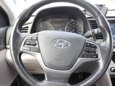 Used 2017 Hyundai Elantra Limited image 10
