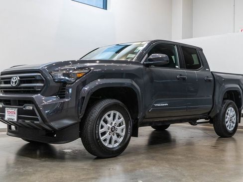 Certified 2024 Toyota Tacoma SR5 AWD/4WD image 3