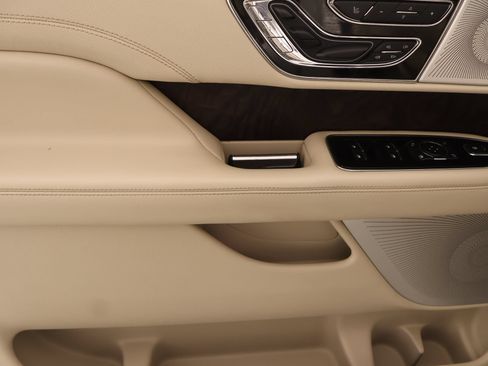 Used 2020 Lincoln Navigator Reserve w/ Luxury Package AWD/4WD image 18