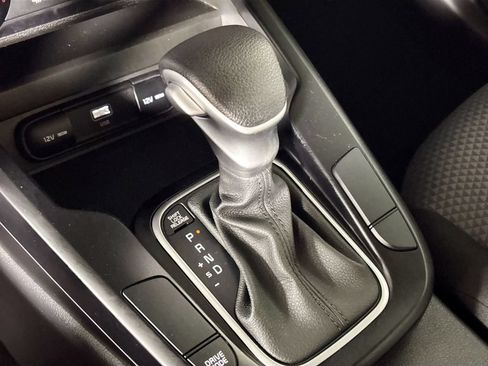 Certified 2025 Kia Soul LX w/ LX Technology Package FWD image 17