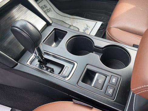 Used 2019 Subaru Outback 3.6R Touring image 17