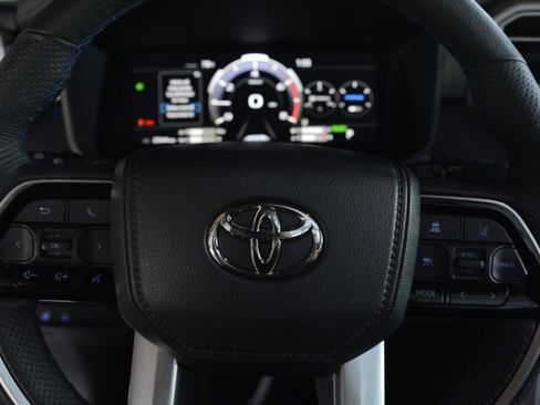 Used 2023 Toyota Tundra Platinum AWD/4WD image 17