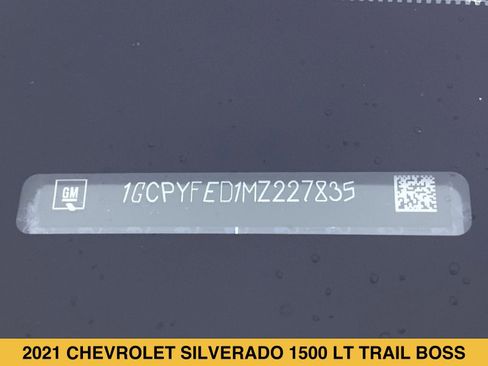 Used 2021 Chevrolet Silverado 1500 LT Trail Boss w/ Convenience Package II AWD/4WD image 16