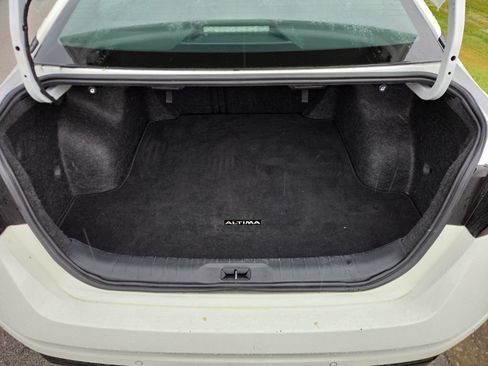 Used 2024 Nissan Altima 2.5 SR FWD image 10