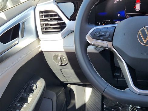 New 2025 Volkswagen Taos SE image 27