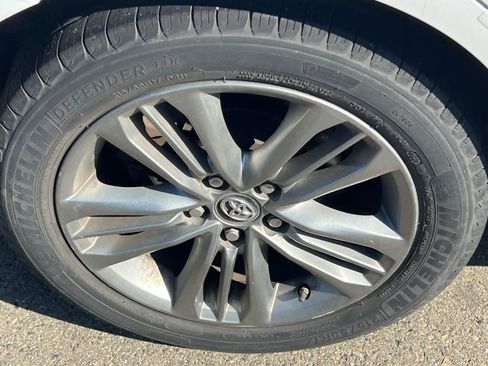 Used 2017 Toyota Camry SE FWD image 17
