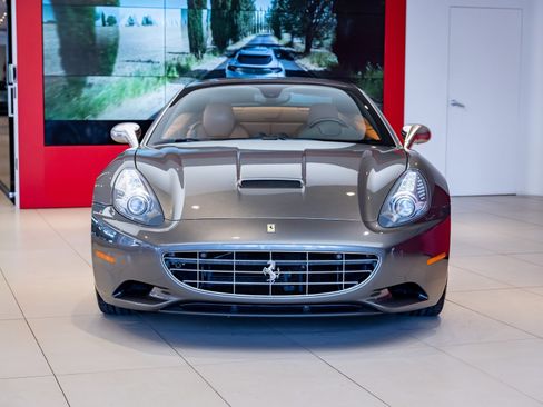 Used 2012 Ferrari California image 31