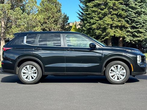 Used 2025 Mitsubishi Outlander ES AWD/4WD image 3