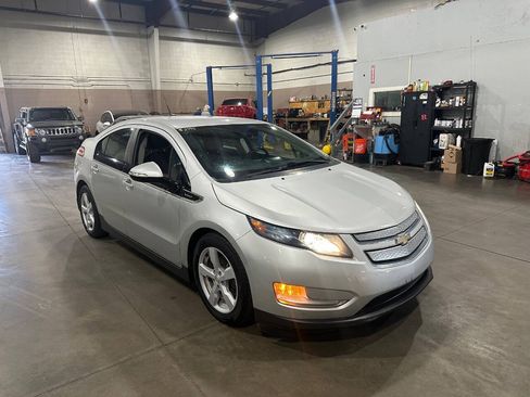 Used 2014 Chevrolet Volt FWD image 7