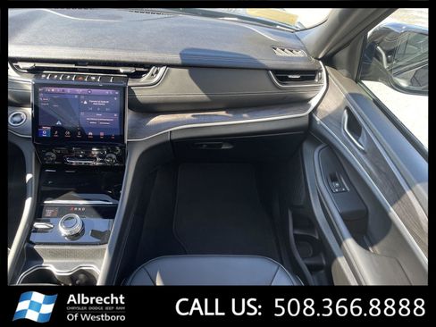 Used 2025 Jeep Grand Cherokee L Limited w/ Black Appearance Package image 22