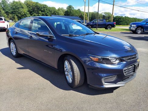 Used 2018 Chevrolet Malibu LT FWD image 3