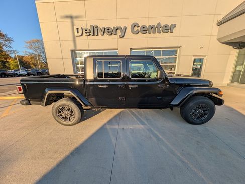 New 2026 Jeep Gladiator Sport image 4