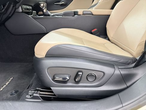 Used 2019 Lexus ES 300h w/ Premium Package FWD image 13