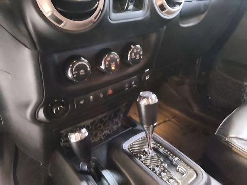 Used 2017 Jeep Wrangler Unlimited Sahara AWD/4WD image 23
