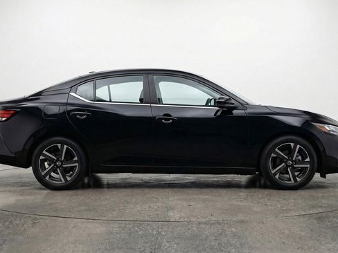 Used 2025 Nissan Sentra SV FWD image 11