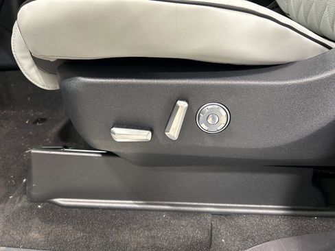 New 2026 Lincoln Navigator L Black Label AWD/4WD image 11