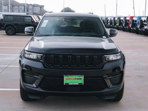New 2025 Jeep Grand Cherokee Altitude image 2