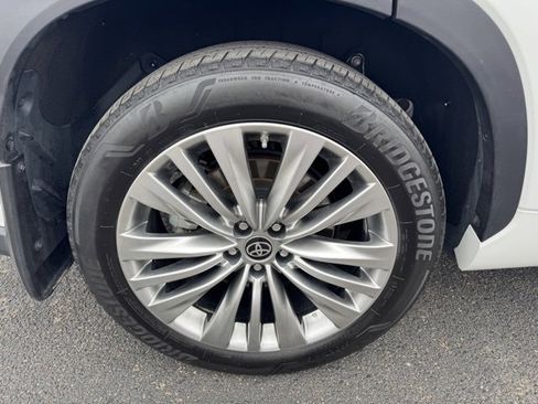 Used 2022 Toyota Highlander Platinum image 10