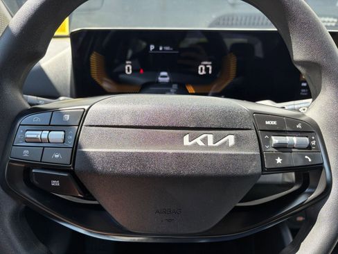 Used 2025 Kia K4 LXS image 27