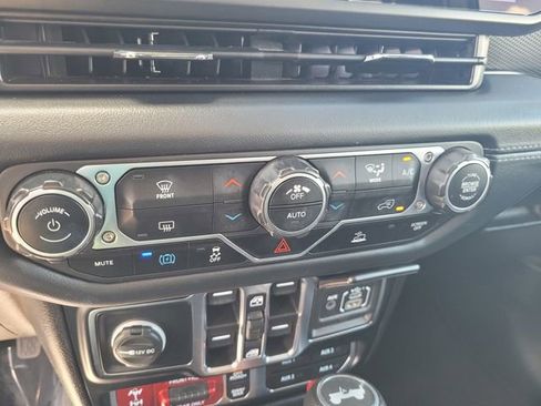 Used 2024 Jeep Wrangler Unlimited Rubicon 4xe AWD/4WD image 25