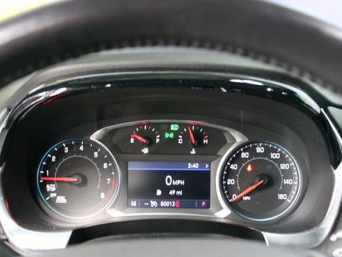 Used 2022 Chevrolet Traverse LT FWD image 19