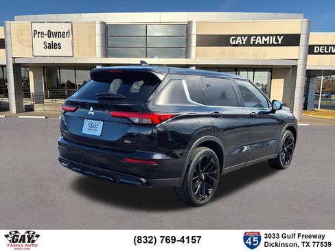 Used 2023 Mitsubishi Outlander SEL FWD image 2