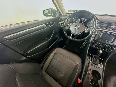 Used 2016 Volkswagen Passat 1.8T R-Line image 9