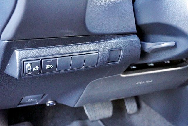 Used 2026 Toyota Corolla SE w/ SE Package FWD image 33
