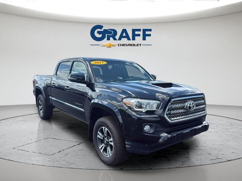 Used 2017 Toyota Tacoma TRD Sport AWD/4WD image 11