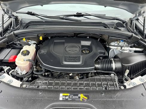 Used 2023 Jeep Grand Cherokee Summit AWD/4WD image 15