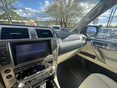 Used 2020 Lexus GX 460 Premium w/ Premium Package AWD/4WD image 27