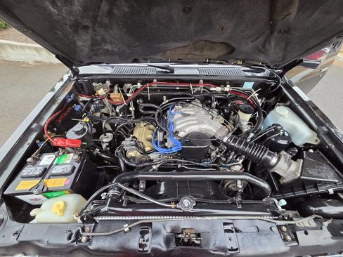 Used 1993 Nissan Pickup SE image 12