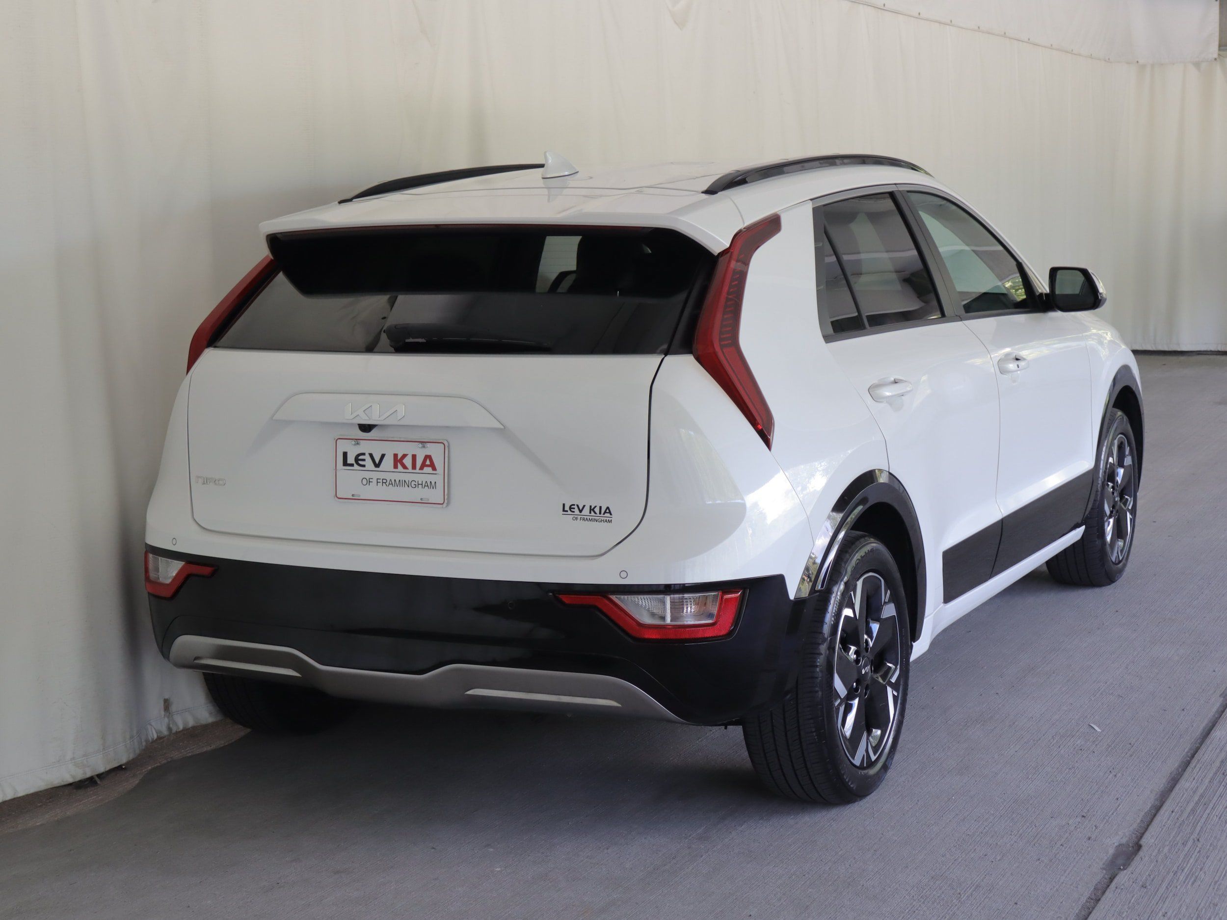 Used 2023 Kia Niro Wind w/ Wind Preserve Package FWD image 6
