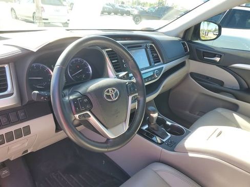 Used 2019 Toyota Highlander XLE image 20