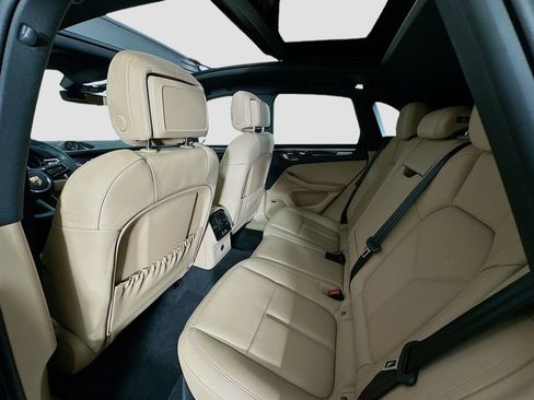 Used 2025 Porsche Macan image 23