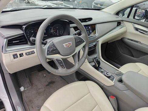 Used 2022 Cadillac XT5 Premium Luxury w/ Technology Package image 9