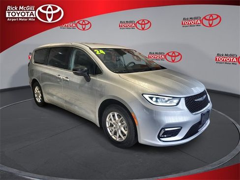 Used 2024 Chrysler Pacifica Touring-L image 1