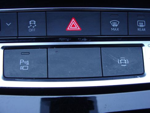 Used 2019 Audi Q8 Premium w/ Convenience Package image 28