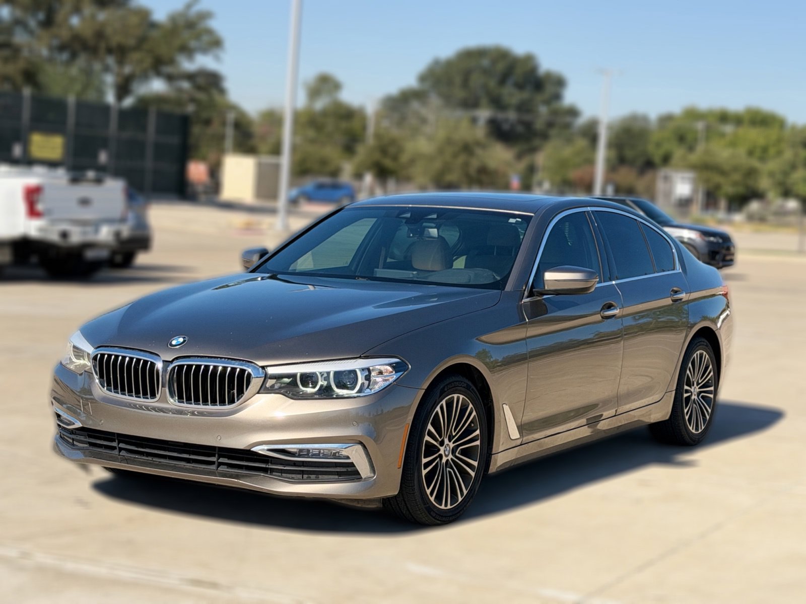 Used 2018 BMW 530i w/ Premium Package RWD image 2