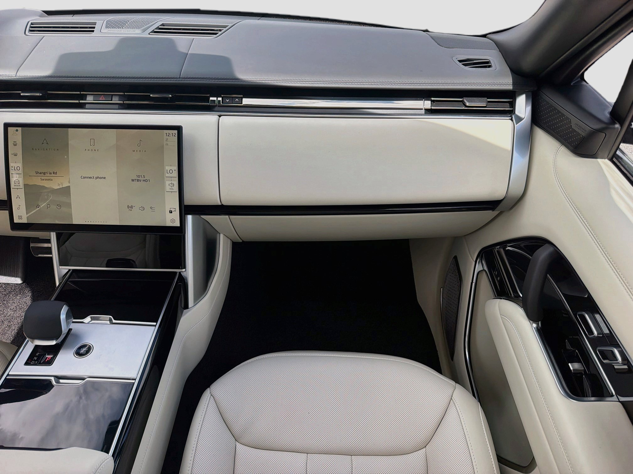 New 2026 Land Rover Range Rover Autobiography AWD/4WD image 19