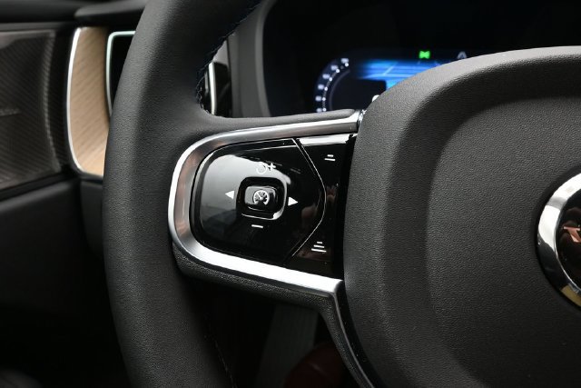 New 2027 Volvo XC60 B5 Plus AWD/4WD image 26