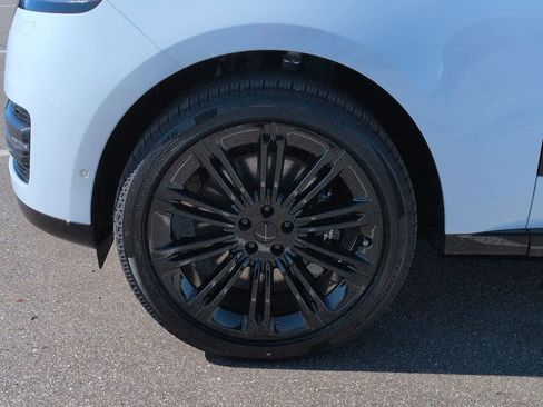 New 2026 Land Rover Range Rover Long Wheelbase SE AWD/4WD image 13