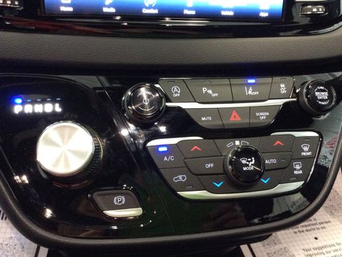 New 2025 Chrysler Voyager LX FWD image 31