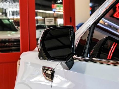 Used 2022 GMC Yukon XL SLT w/ SLT Premium Package image 38