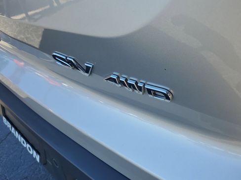 Used 2024 Nissan Pathfinder SV image 8