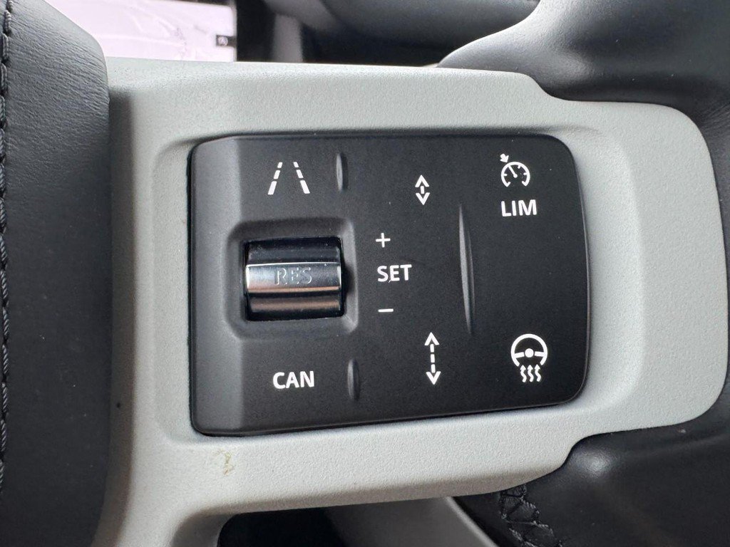 Used 2024 Land Rover Defender 130 X-Dynamic SE AWD/4WD image 19