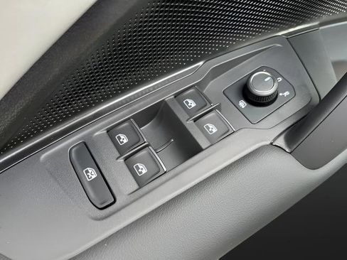 Certified 2025 Volkswagen Tiguan SE R-Line AWD/4WD image 12