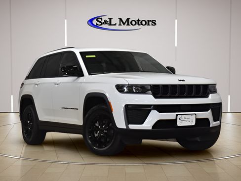 New 2026 Jeep Grand Cherokee Altitude AWD/4WD image 2