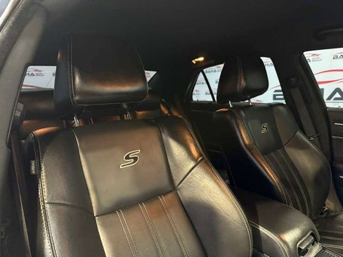 Used 2019 Chrysler 300 S image 41