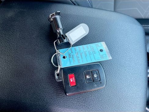 Used 2023 Toyota Tacoma TRD Off-Road image 30